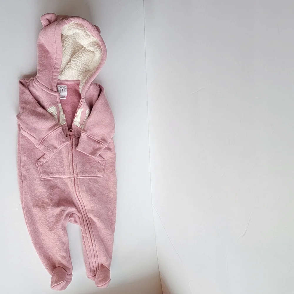 Baby Gap Baby girl sherpa hooded jumpsuit warm jacket hoody size 0- 3 months